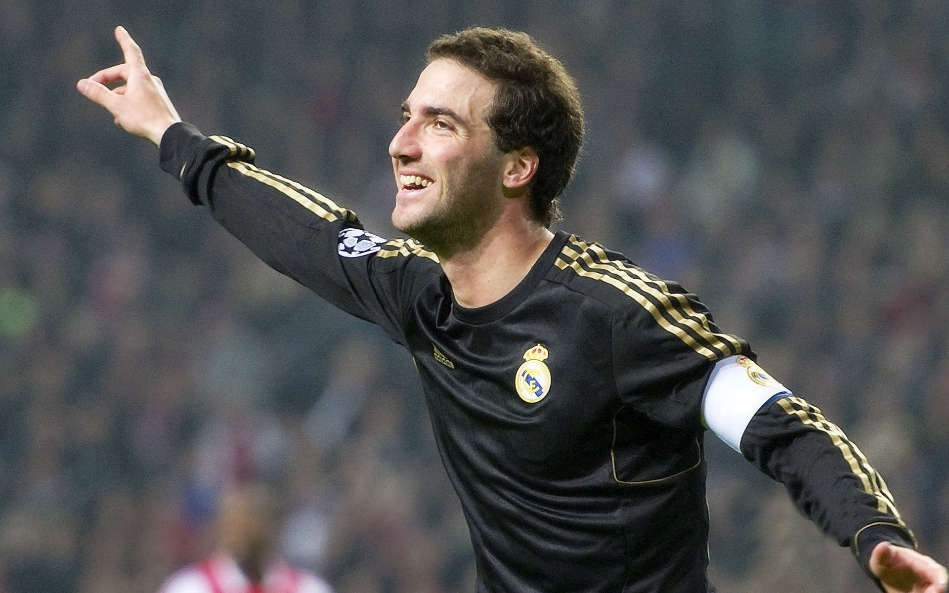 ky体育娱乐-UFC选手在地面技术环节加强训练，防守质量明显提高